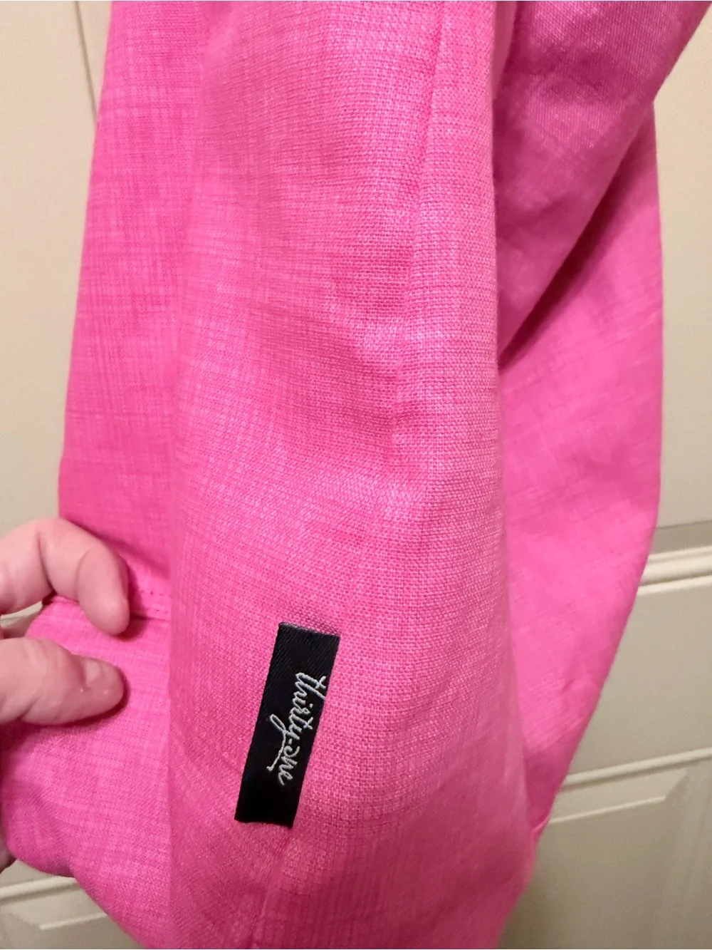 Thirty-One Reversible Hobo Bag in Black and White Floral Print Reversing to Pink